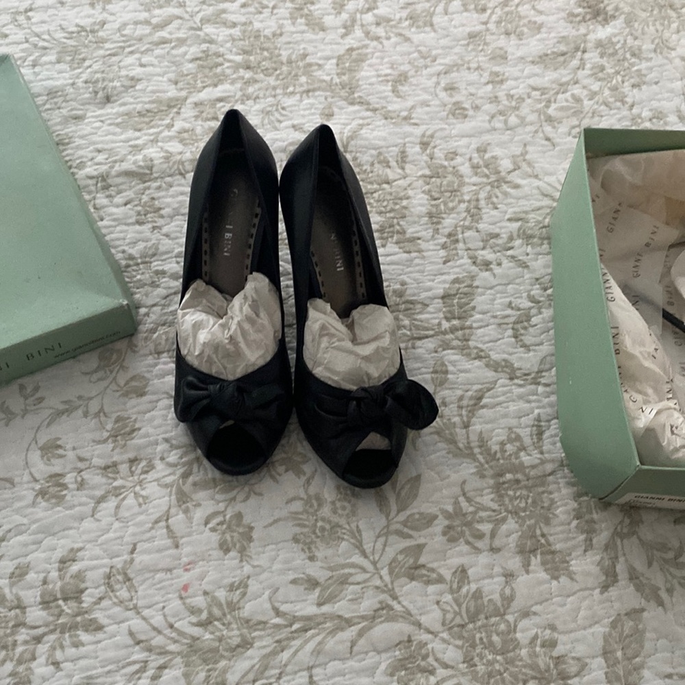 Gianni Bini Black heels Good condition
